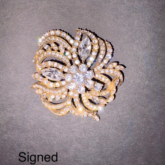 Brooch - Picture 1 of 1